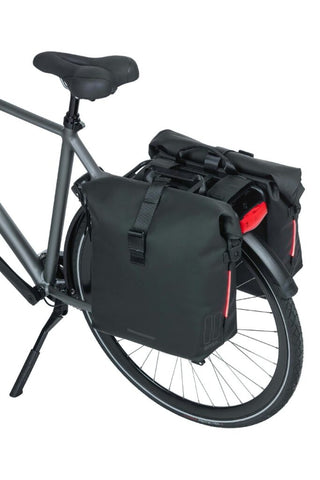 Basil Soho Bicycle Double Bag Nordlight 41L - Night Black