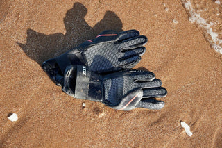 Zone3 Heat-Tech Swim Gloves - Black/Red